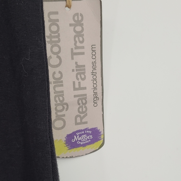 Black and Cream Color-Block Sleeveless V-Neck Sheath Dress - Picture 4 of 6